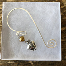 Load image into Gallery viewer, Wire Book Marks
