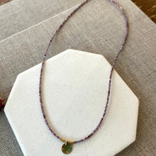 Load image into Gallery viewer, Delicate semi precious necklace with Hammered disc
