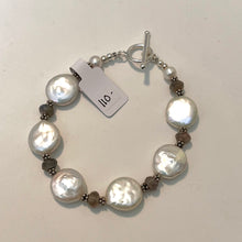 Load image into Gallery viewer, Coin Pearl and labradorite bracelet
