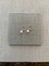 Load image into Gallery viewer, Round pearl on sleeper hoops
