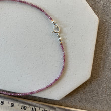 Load image into Gallery viewer, Delicate semi precious necklace with Hammered disc
