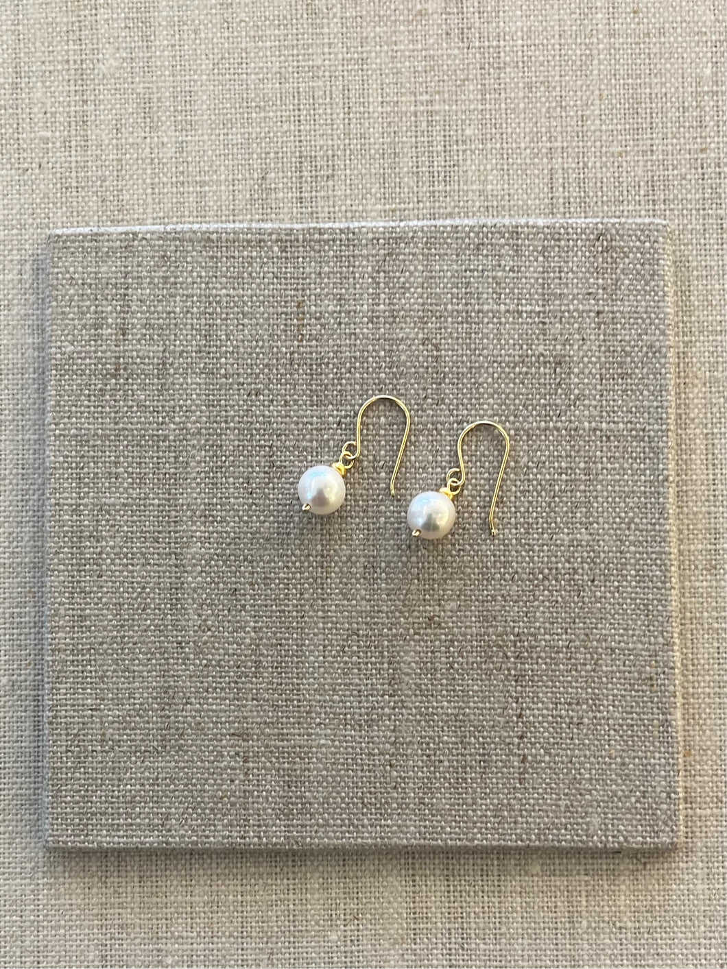 Pearl drop earring
