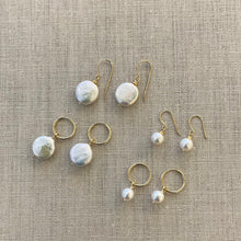Load image into Gallery viewer, Pearl drop earring
