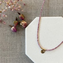 Load image into Gallery viewer, Delicate semi precious necklace with Hammered disc
